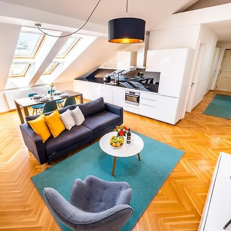 Luxurious Woodrow Wilson In Centre Apartman