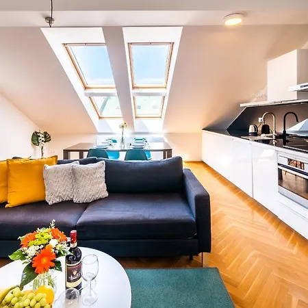 Luxurious Woodrow Wilson In Centre Apartman