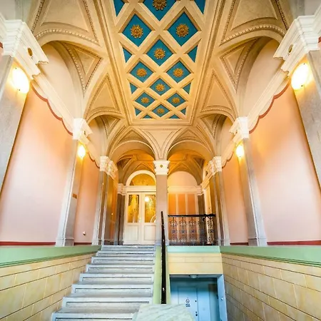 Luxurious Woodrow Wilson In Centre Apartman